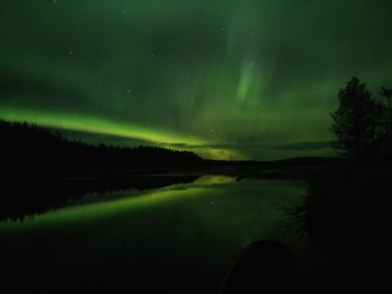Taivaantulet 7.10.2018 revontulet, kuvat otettu puhelimella.