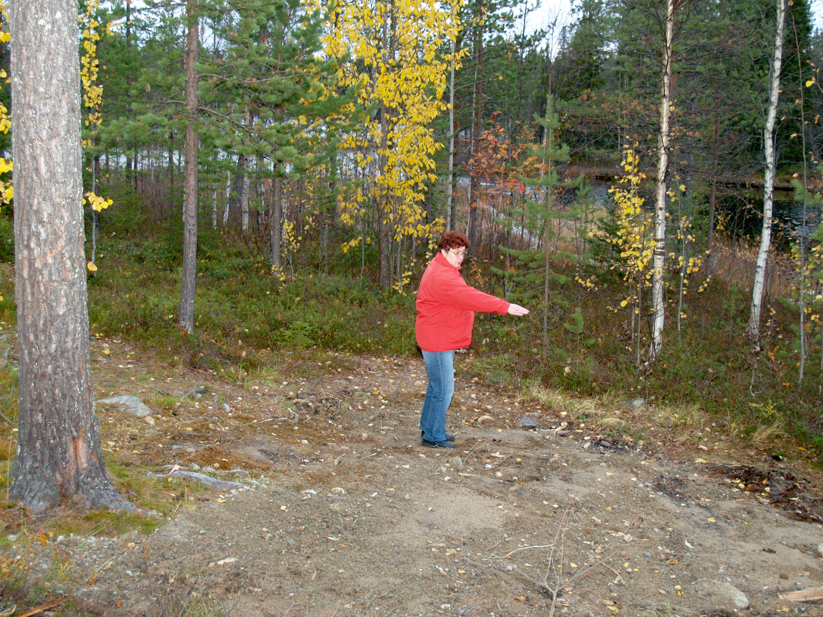 Pajarin Pyssäys on palvellut tienkäyttäjiä, vesilläliikkujia ja kyläläisiä vuodesta 1999 saakka. Se on myös antanut työllistymismahdollisuuksia ja tuonut tuloja monille kyläläisille. Nyt alueen kohtalo on avoin.