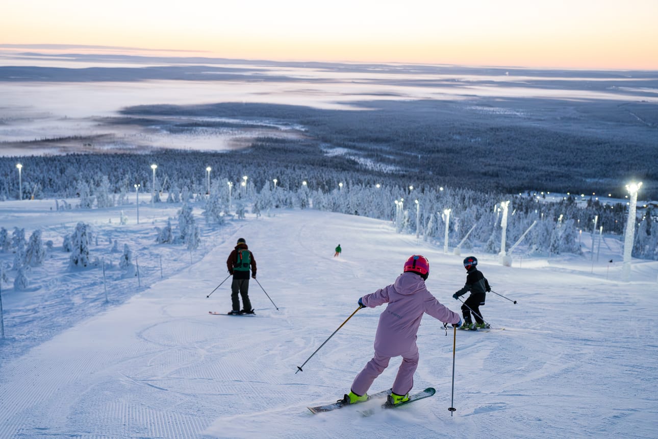 Kujalan perheen lapset ovat laskeneet jo pienestä pitäen. Matkat Leville ovat molemmille erityisen mieluisia. ”Erityisesti tänä talvena, kun lunta ei oikein etelässä ole”, Matti Kujala toteaa.