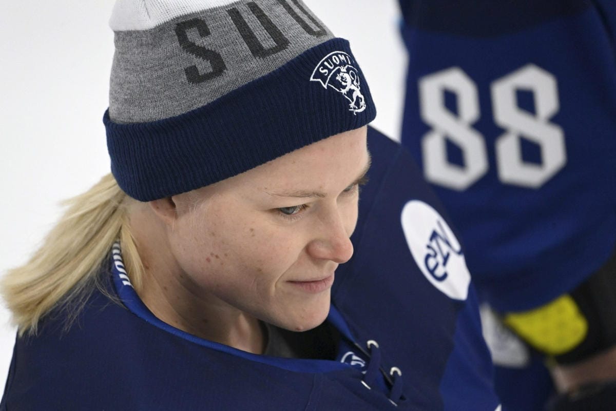 Räty oli ykkösmaalivahtina muun muassa edellisissä olympialaisissa 2018, jolloin Suomi saavutti pronssia Pyeongchangissa. Lehtikuva / Heikki Saukkomaa