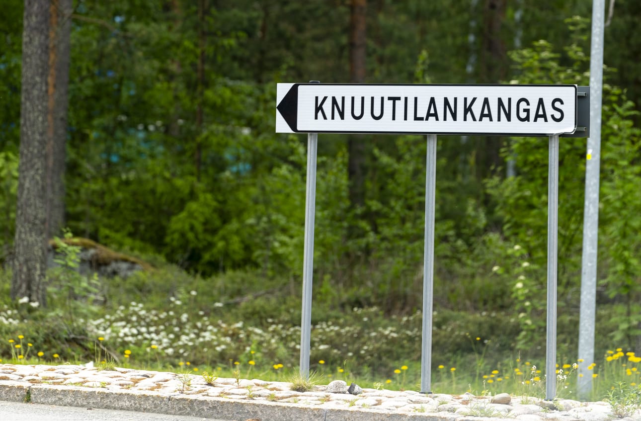 Poliisin mukaan pyöräilijä iski tuntematonta naista puukolla pyörätiellä Oulun Knuutilankankaalla perjantaina.