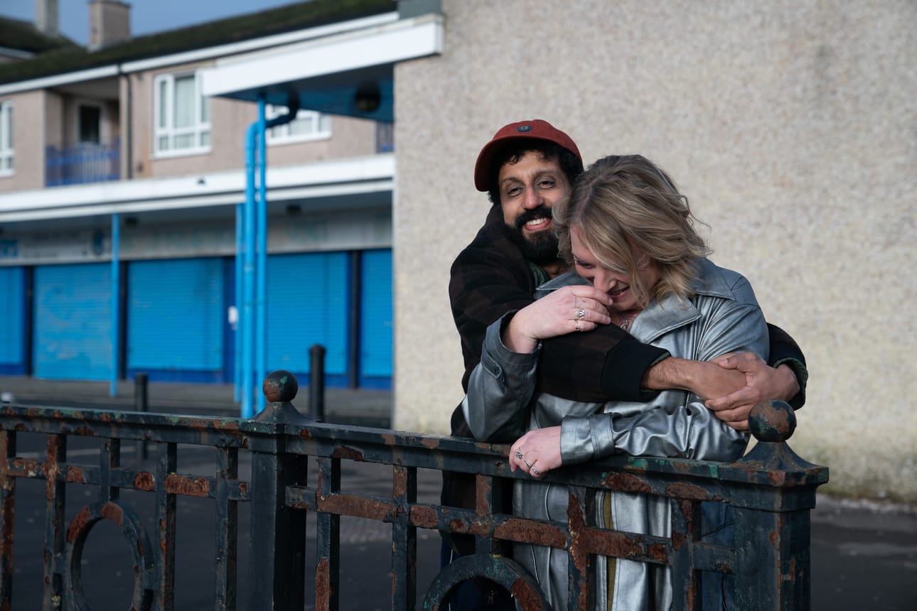 Alilla (Adeel Akhtar) ja Avalla (Claire Rushbrook) synkkaa. Kuva: Yle Pressi