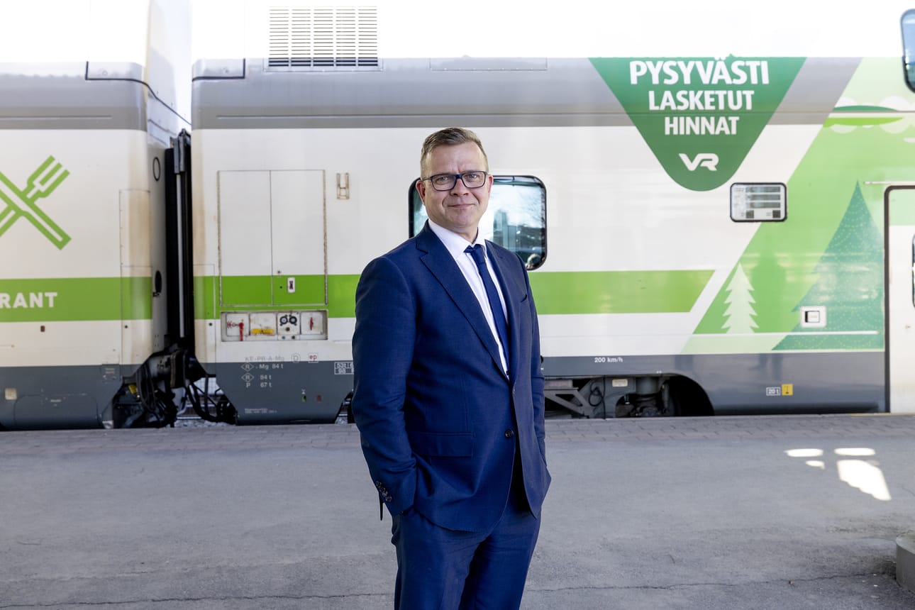 Kokoomuksen puheenjohtaja Petteri Orpo piipahti perjantaina Kuortaneella kokoomuspiirin kevätkokouksessa.