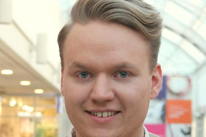 Aleksi Koivisto, 22, asettuu keskustan kuntavaaliehdokkaaksi Vaasassa.