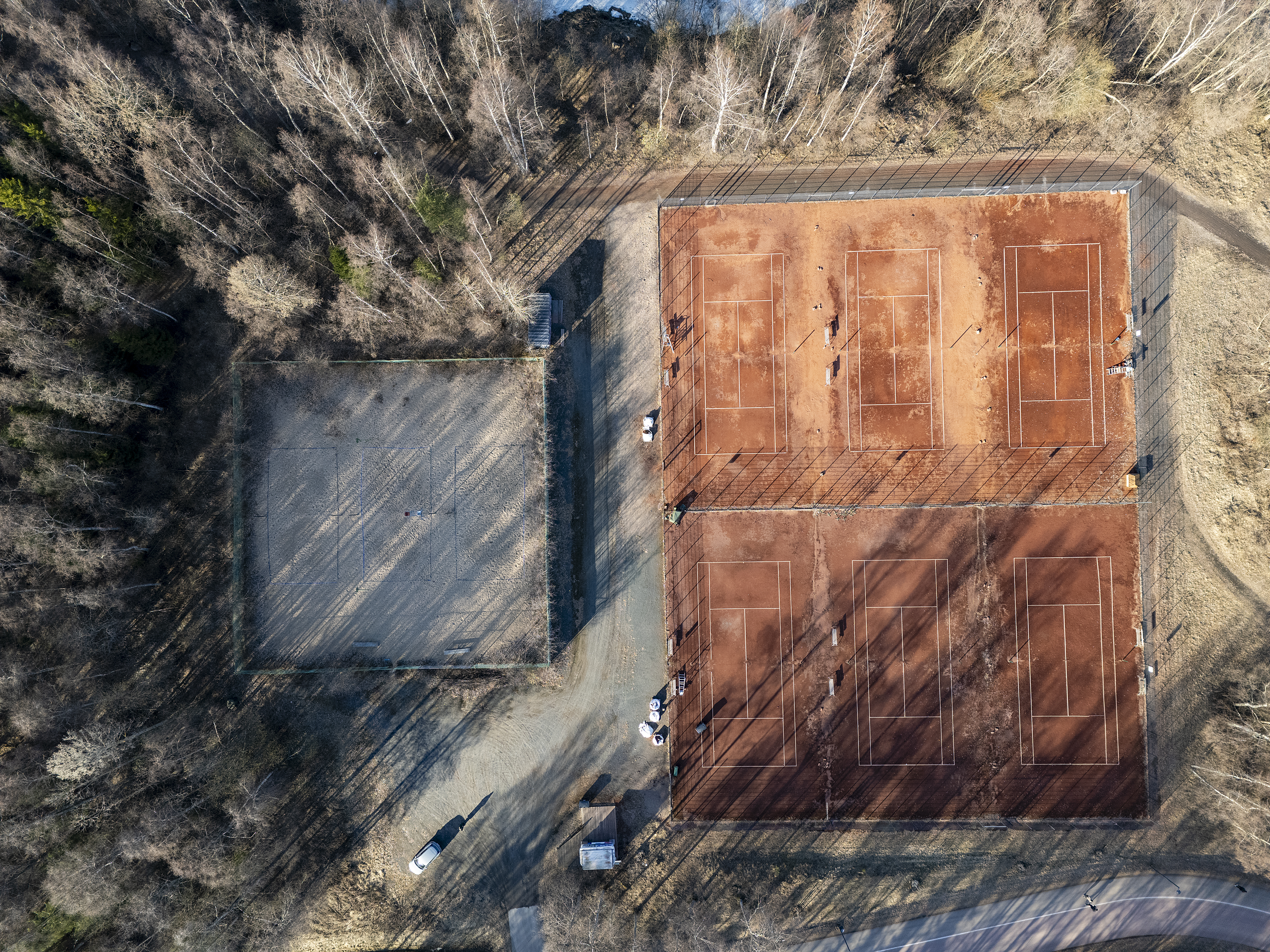 Oulun Korkeasaaren vanhat beach volley -kentät remontoidaan tänä kesänä tenniskentiksi