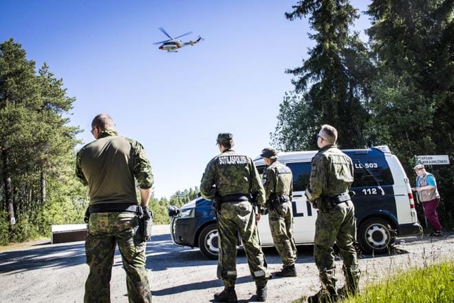 Poliisi selvittää tapahtunutta. Pakkolaskun tehnyt kone on pelastuslaitoksen mukaan yksityisomistuksessa. KUVA: JUSSI LEINONEN