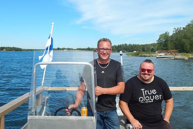 Ukkokari Production Oy:n Jukka Aholalla ja Marko Latvalalla on molemmilla aiempaa kokemusta yrittämisestä. Ahola kertoo ammentaneensa Saaristoravintola Ukkokariin ideoita työvuosistaan ravintola-alalla Levillä, tunturin huipulla. Kuvat: Josefiina Vanhanen