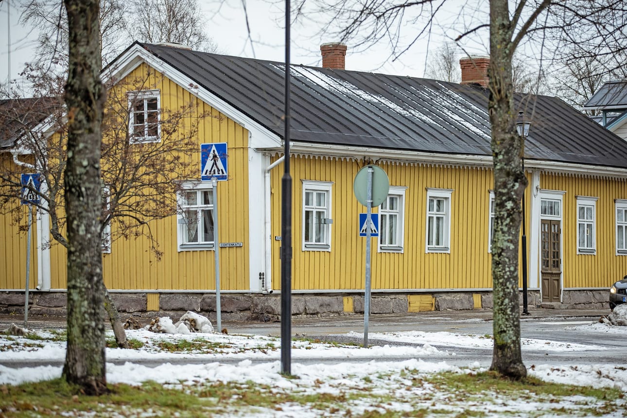 Hans Johanin ja hänen Anna-siskonsa perustama vanhainkoti toimi Rantakadulla vuodesta 1909 vuoteen 1946.
