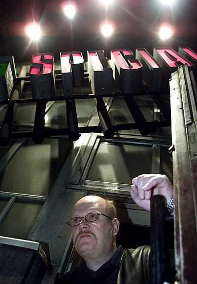 Juha Oksanen vastaanotti yön kulkijoita ravintola 45 Specialin ovella 18 vuoden ajan.