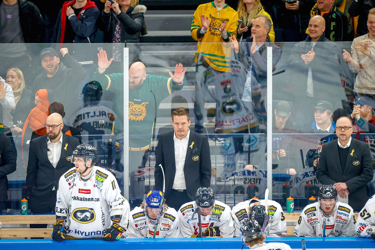 Kärppävalmentaja Lauri Marjamäki sanoi kauden päättymisen jälkeen, että Oulussa on nyt uusien soihdunkantajien aika.
