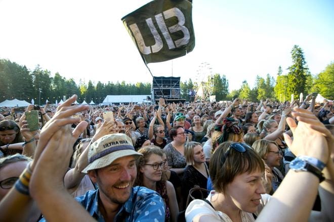Sää suosi festarikansaa myös viime vuonna takavuosien suosikkiyhtye Ultra Bran paluukeikalla. Yhteensä vuoden takainen festivaali keräsi Törnävälle kolmessa päivässä 65 000 katsojaa. ARKISTOKUVA: MATTI HAUTALAHTI
