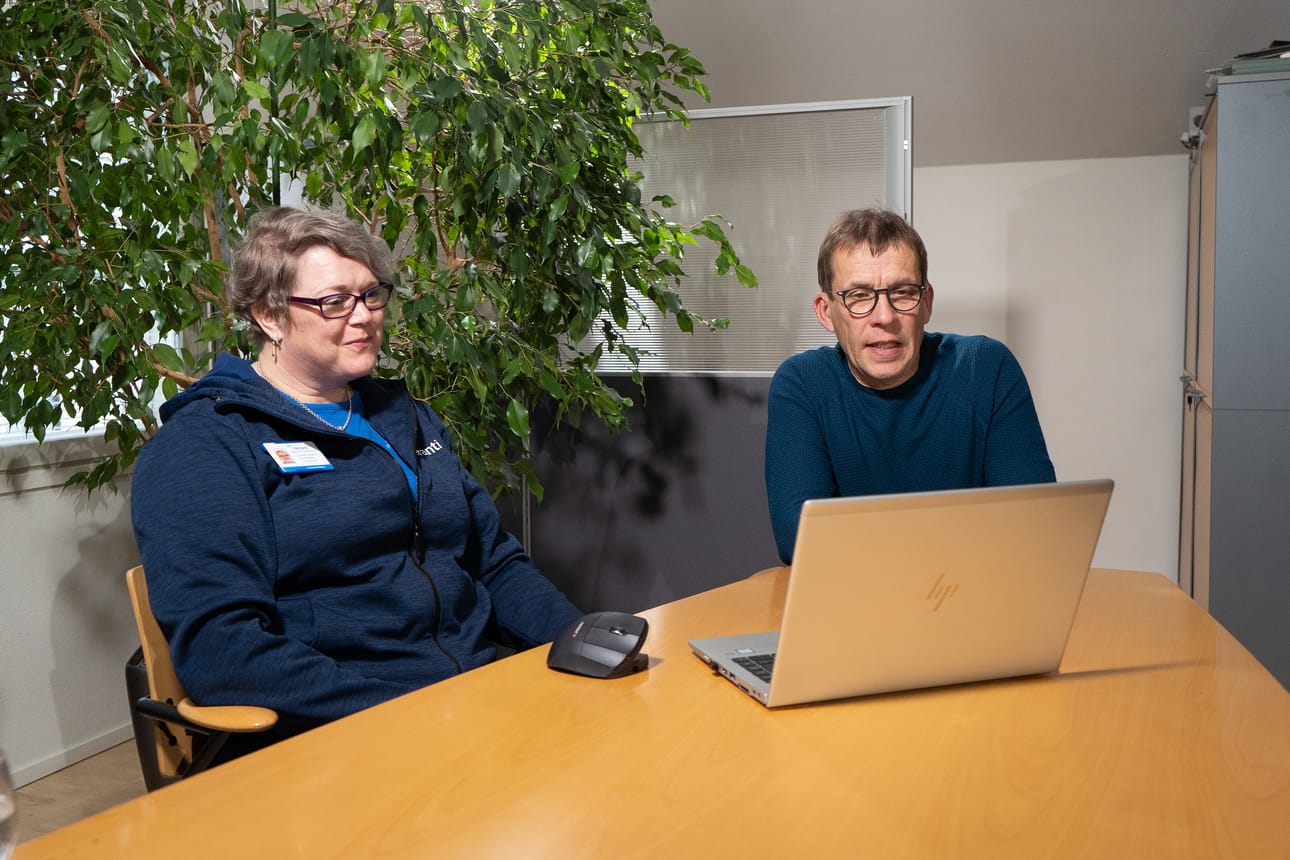 “Meranti on hyvä kumppani taloyhtiöille, isännöitsijälle, eri toimialojen yrityksille, kunnille ja kaupungeille – kaikille, joilla on kiinteistöjä, joita pitää hoitaa ja pitää kunnossa”, Merantin palvelupäällikkö Marianne Tuomainen ja yksikön päällikkö Antti Pietilä sanovat.