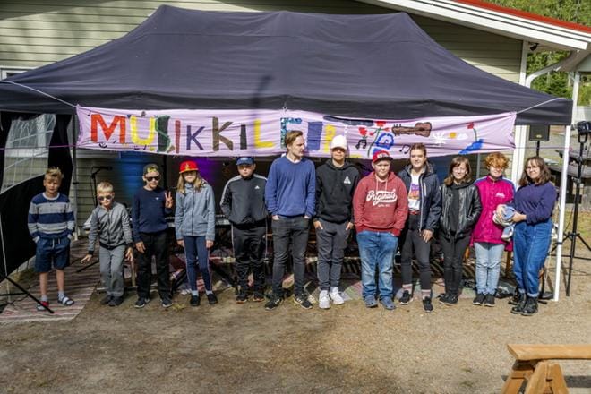 Pientä jännitystä oli ilmassa ennen musiikkileirin päätöskonsertin alkua. KUVAT: AARRE LÖYTÖMÄKI
