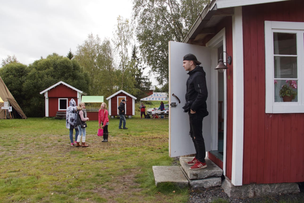 Merijärven Aittatorille kokoontui myyjiä ja yleisöä lauantaina.