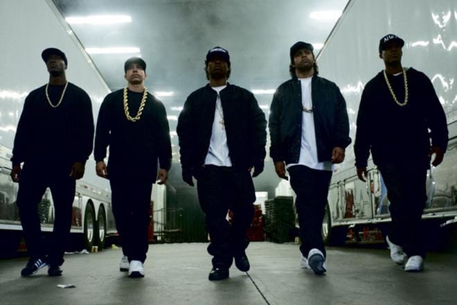 N.W.A:n viisikkoa näyttelevät Aldis Hodge, Neil Brown, Jason Mitchell, O’Shea Jackson Jr. ja Corey Hawkins. KUVA: TV5