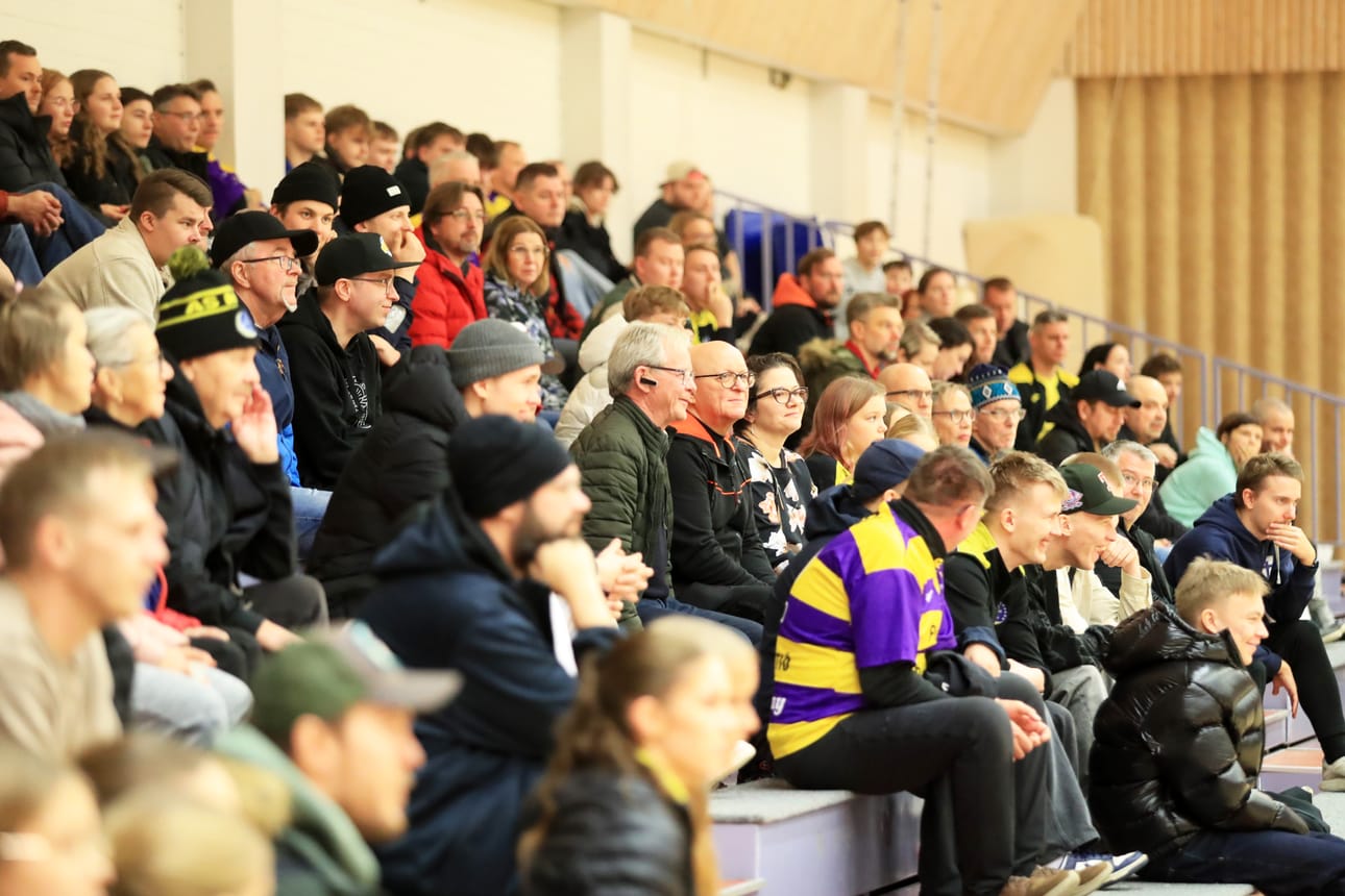 Täysi katsomo sai seurata raahelaisten vakuuttavaa tekemistä.