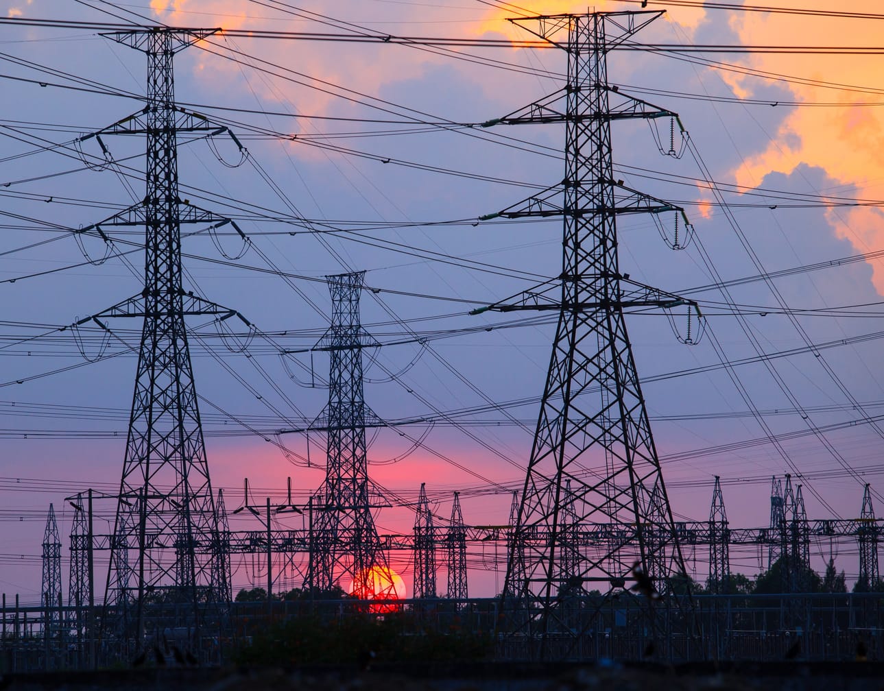Sähkösopimuksen sisällöstä käy ilmi sopimustyyppi, energian hinta, perusmaksu ja yleensä myös tuotantomuoto. Sopimustyyppi on joko määräaikainen tai toistaiseksi voimassaoleva sopimus.