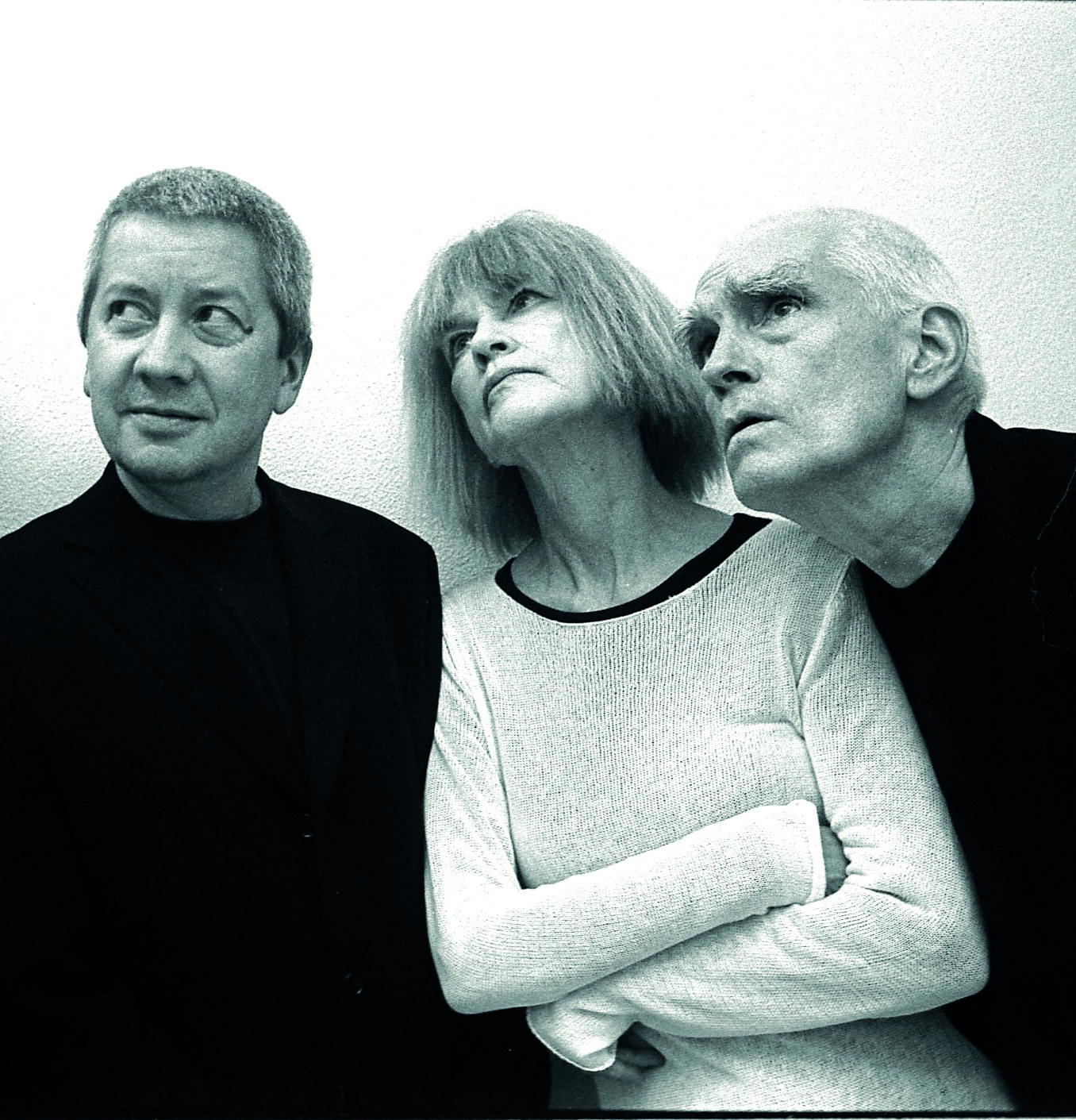 Taivas varjele, mitä sieltä tulee. 62-vuotias saksofonisti Andy Sheppard (vasemmalla) näyttää suhtautuvan tulevaisuuteen tyynemmin kuin pianisti Carla Bley, 83, ja basisti Steve Swallow, 79.