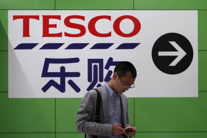 Brittiläinen kauppaketju Tesco keskeytti joulun alla toimitukset kiinalaiselta korttitehtaalta. Arkistokuva. KUVA: WU HONG/EPA