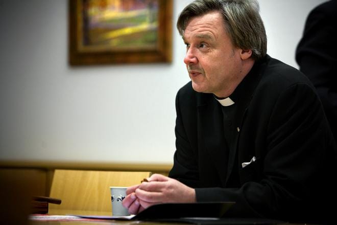 Vaasan kirkkoherra Krister Koskela jää eläkkeelle elokuun alussa. Elokuussa uuden kirkkoherran valintaprosessi on vielä kesken. KUVA: HENRI KOSKINEN