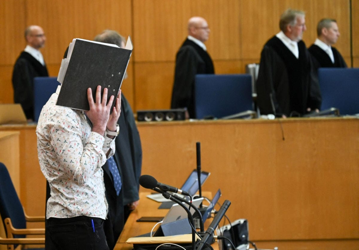 Saksalainen oikeusistuin tuomitsi tiistaina 29-vuotiaan irakilaismiehen elinkautiseen vankeuteen jesidien kansanmurhasta sekä muista sotarikoksista. LEHTIKUVA/AFP