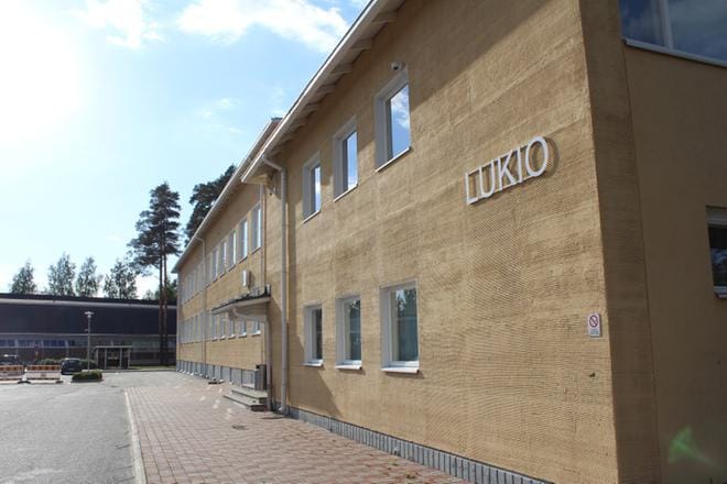 Osa Alavuden lukion opiskelijoista on maanantaista alkaen etäopetuksessa. KUVA: REIJO HEIKKILÄ