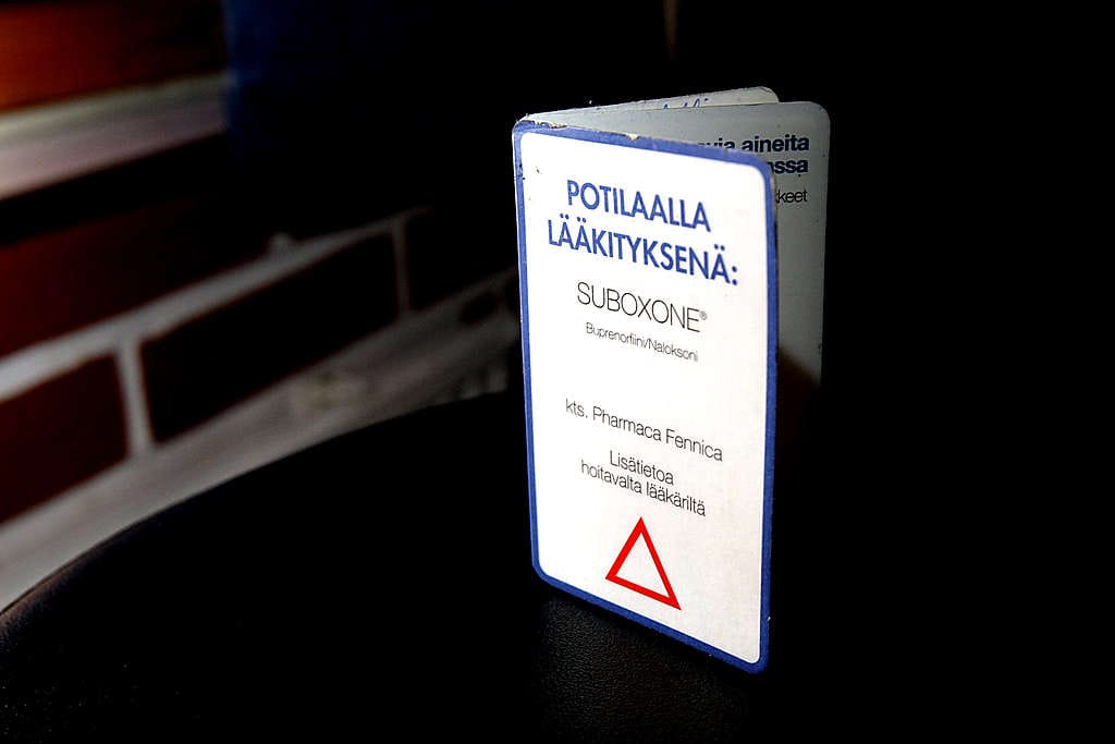 Jutussa haastatellut korvaushoitopotilaat eivät halunneet kasvojaan lehteen, vaikka arvelevatkin, että heidät omalla kylällä tunnistetaan.