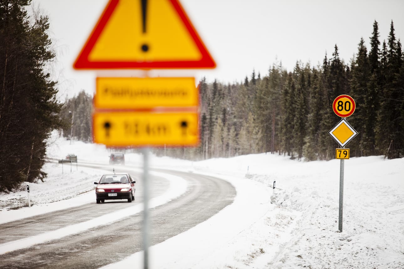 Talvimatkailijoiden liikennekäyttäytymiseen halutaan luoda selkeämmät ohjeet. Arkistokuva.