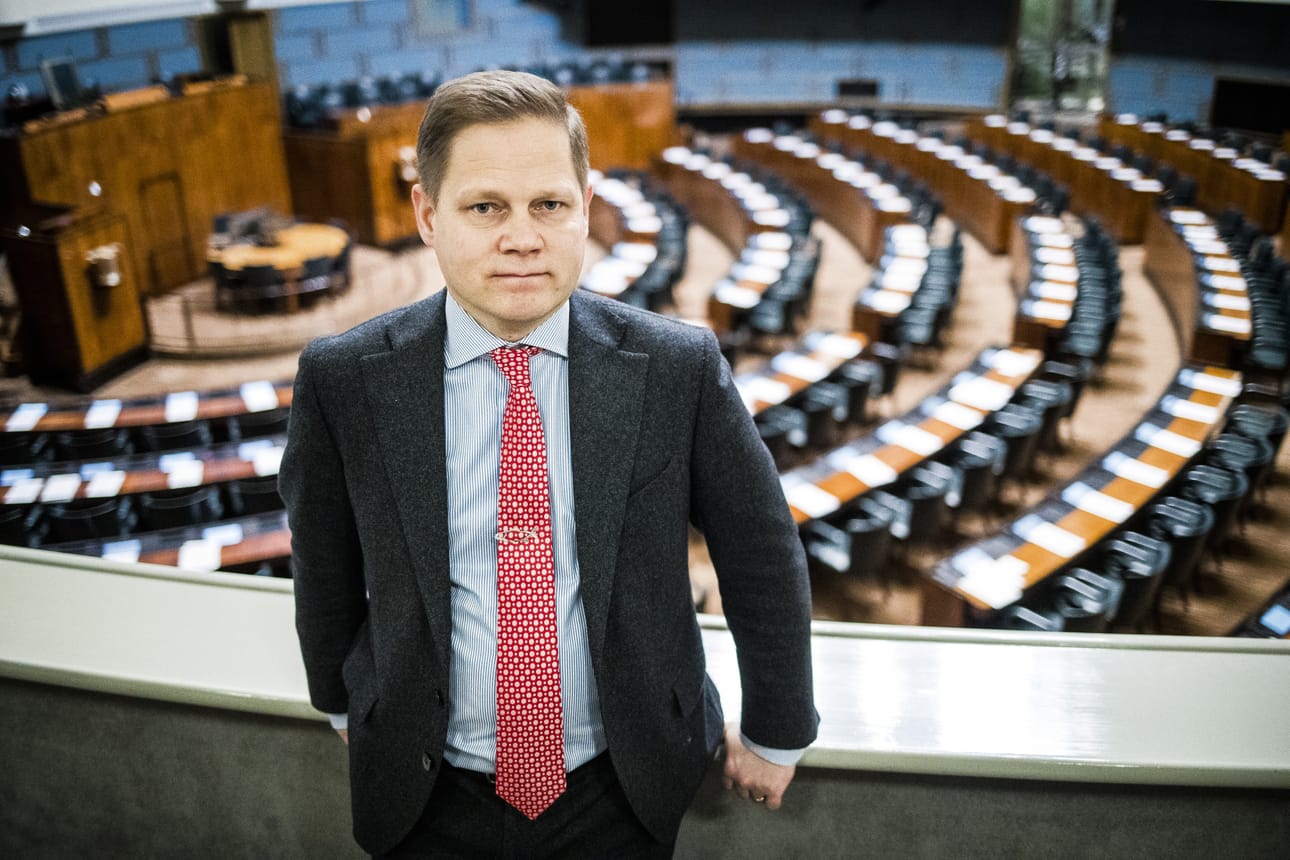 Kansanedustaja Markus Lohi eduskunnassa.