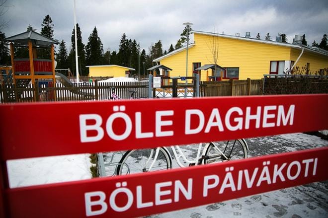 Mustasaaren kunnassa asukkaiden enemmistön äidinkieli on ruotsi. Rkp pitää valtaa valtuustossa. KUVA: Timo Annanpalo