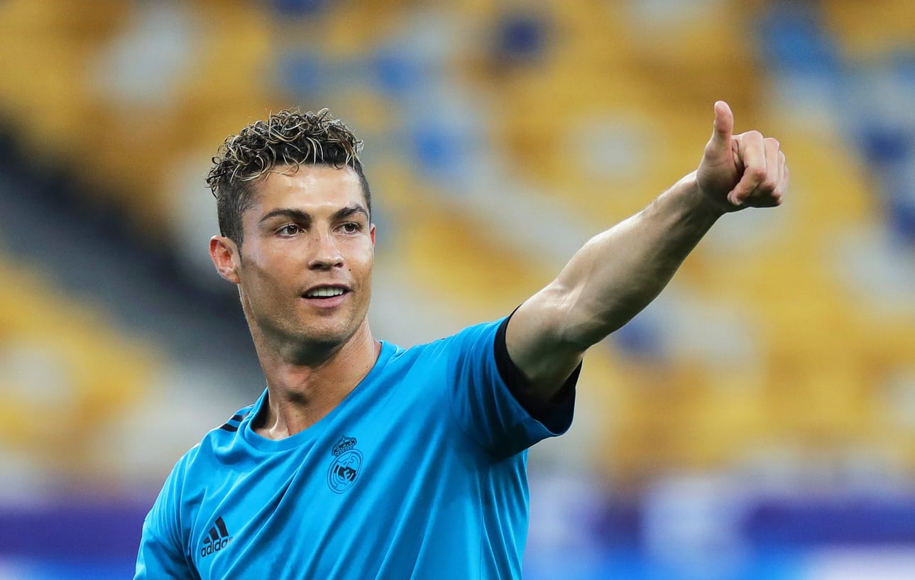 Cristiano Ronaldo kuvattiin Kiovassa NSC Olimpiyskiv -stadionilla entisen joukkueensa Real Madridin harjoituksissa keväällä 2018. Ronaldo vaihtoi seuraansa Juventukseen kaudelle 2018-2019. Arkistokuva.