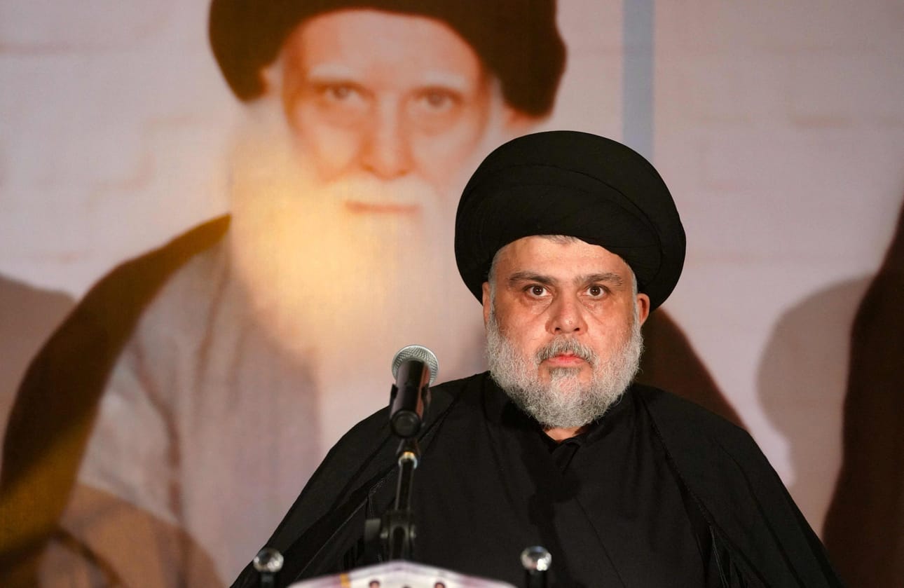 Al-Sadr uhkasi "hylätä" ne, jotka jäisivät alueelle mielenosoituksiin. AFP / LEHTIKUVA