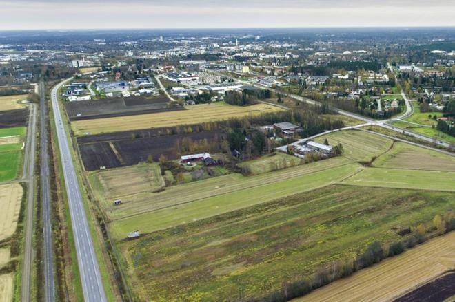 Joupin pellolle Seinäjoelle on tulossa iso kauppakeskus. Kaupunginhallituksessa ensi maanantaina käsiteltävän maanvuokrasopimuksen mukaan Ideapark on tarkoitus avata Seinäjoelle joulukuussa 2019. KUVA: KARI LÖFHJELM