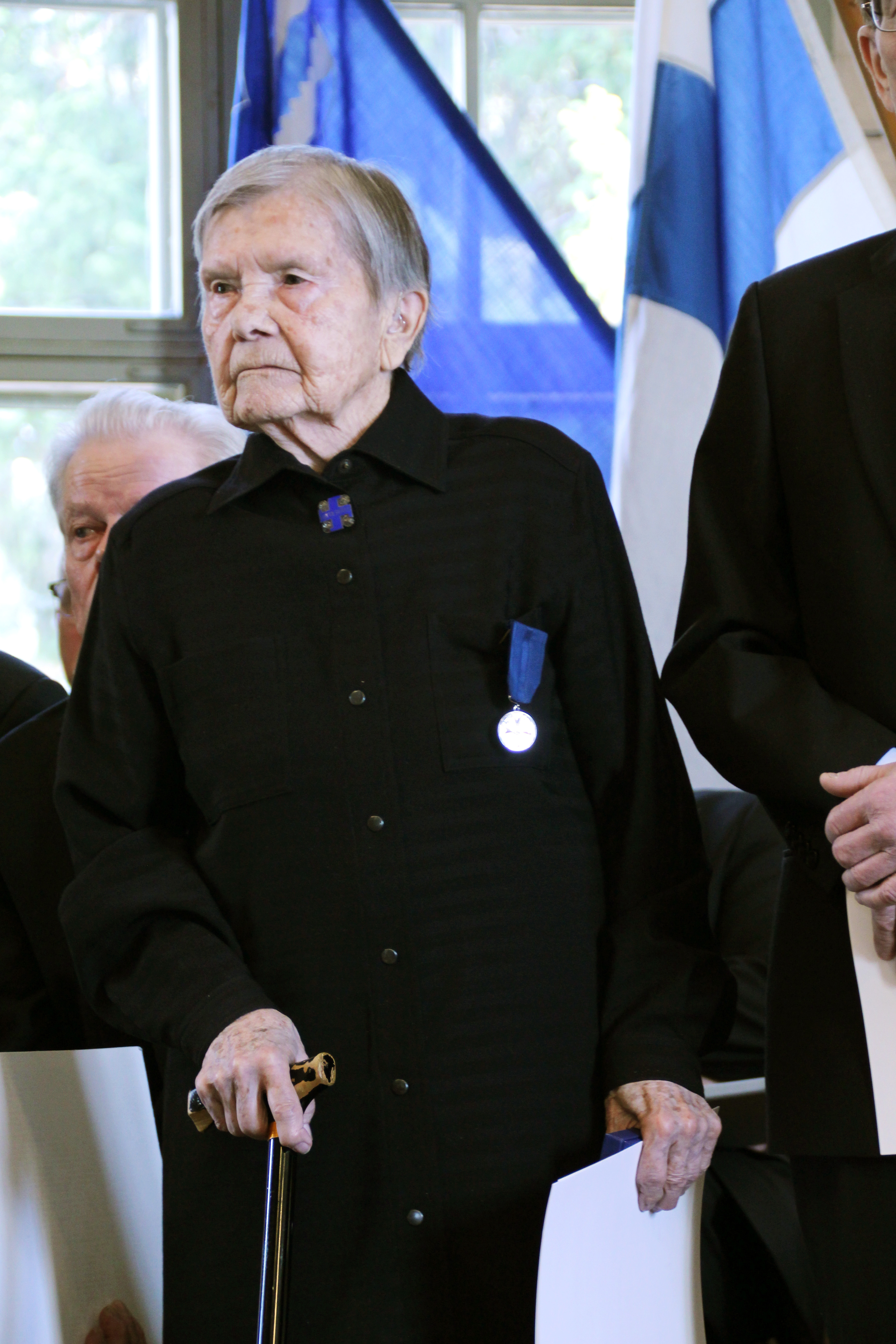 Aino Rautio, 96, oli pikkulottana ilmavalvojana Siikajoen kirkon tornissa.