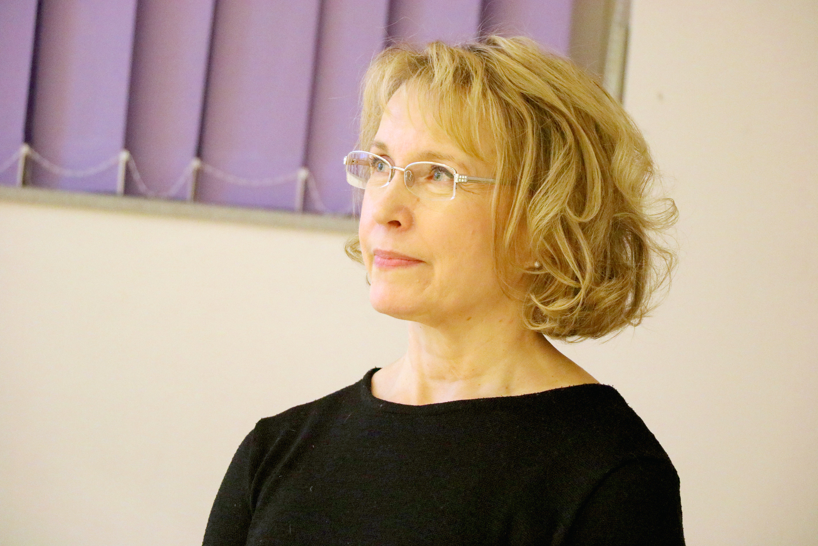 Vanhemmuuteen kuuluu puheeksi ottaminen, jos jokin asia huolestuttaa. Riitta Alatalo opastaa lasten ja nuorten äitejä ja isiä käymään pelisääntökeskusteluja älykännyköistä ja niiden käyttämisestä.
