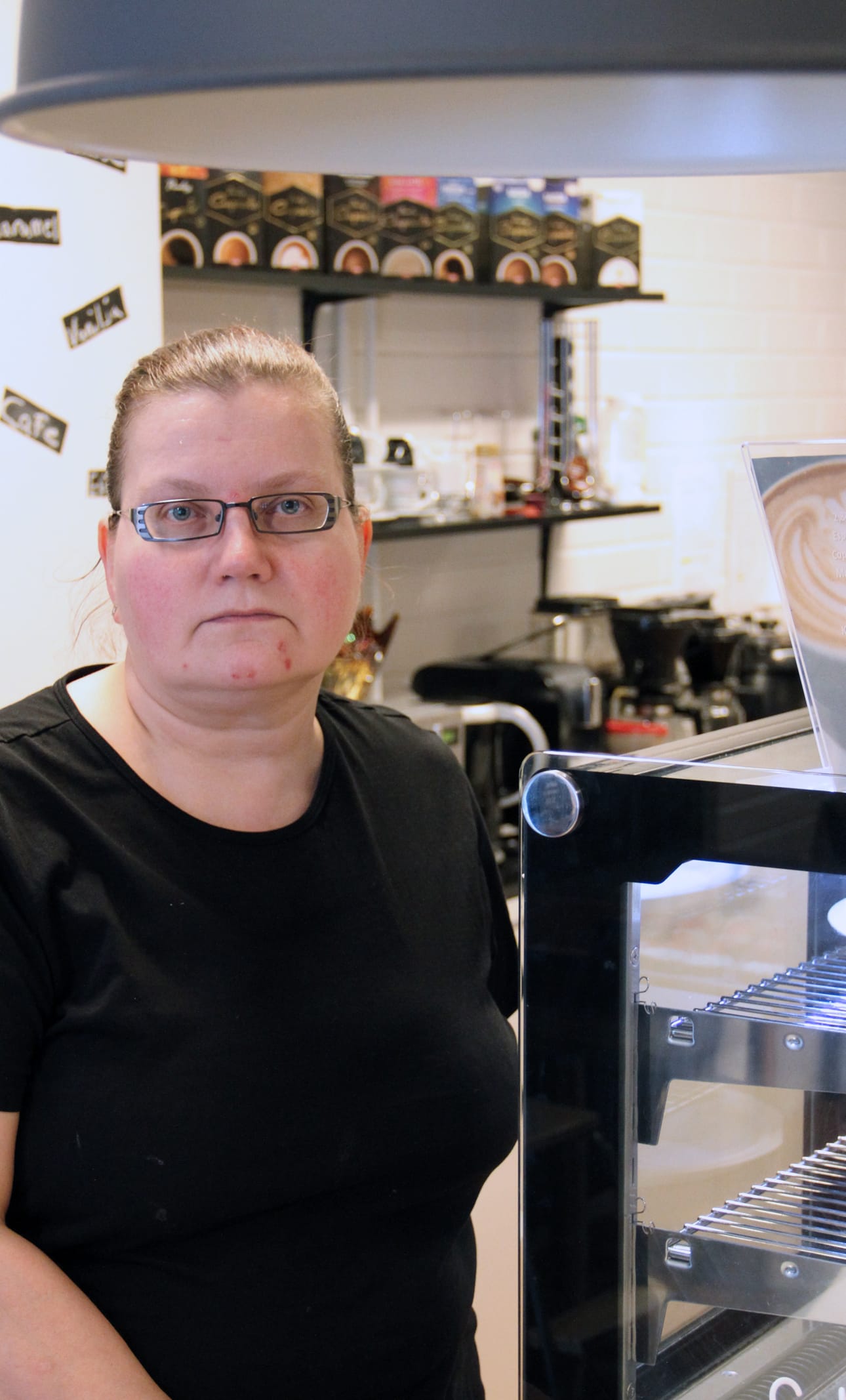 Kahvilayrittäjä Leena Tähti on valmis kääntymään kaupungin kannalle, jos muutokselle löytyy riittävän hyvät perustelut.