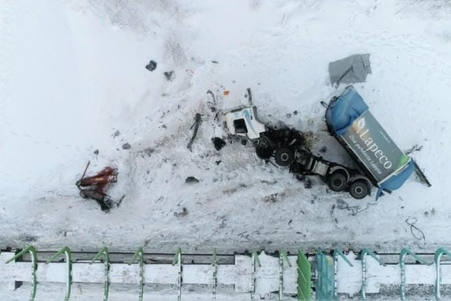 Otkes julkaisi Kemijärven tutkimuksen jälkeen kahdeksan suositusta, jotka kannattaisi vastaisuudessa ottaa huomioon onnettomuuksien välttämiseksi. Kuvassa Kemijärven onnettomuusrekka. Poliisi/Otkes. KUVA: Poliisi/Otkes