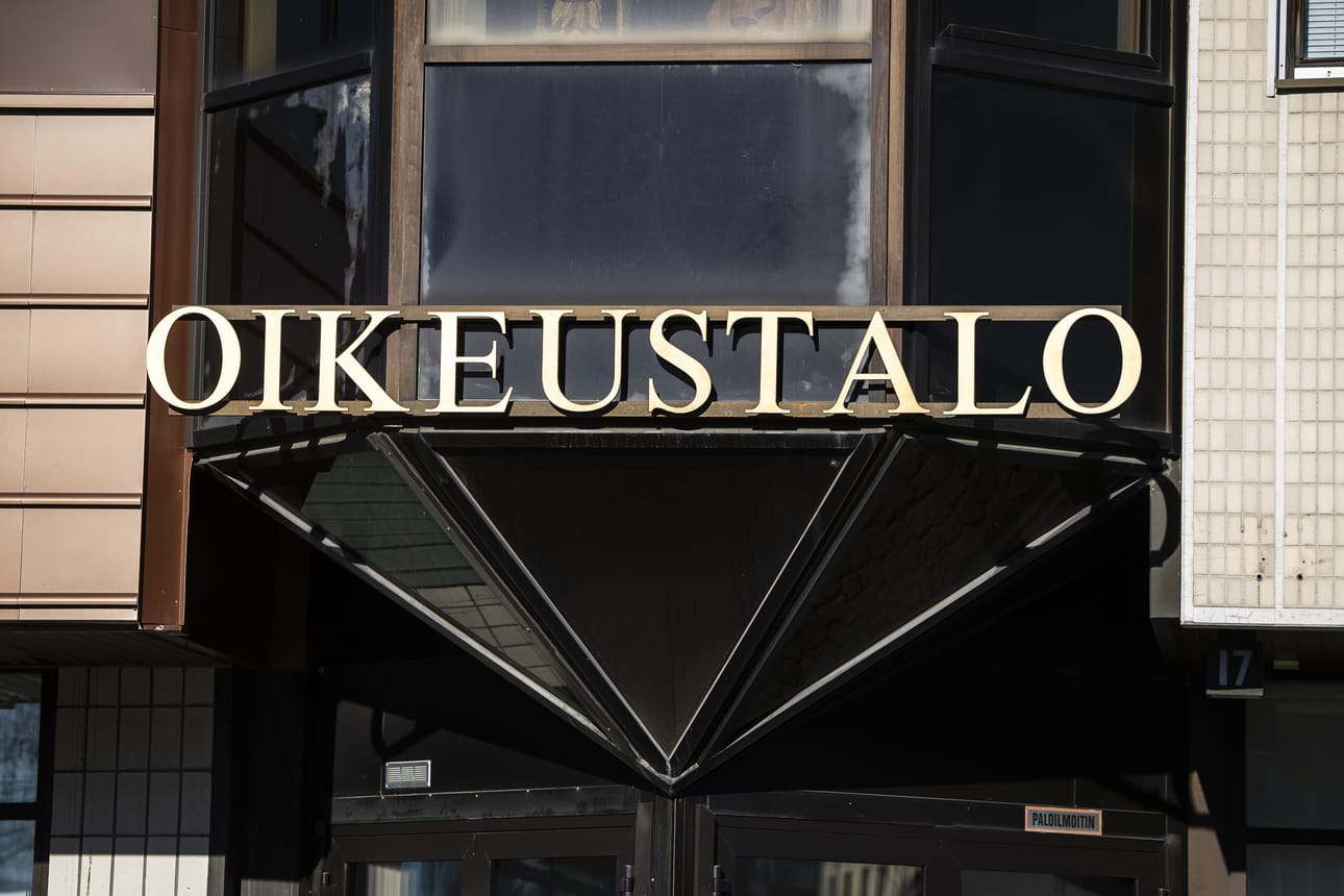 Lapin käräjäoikeus käsitteli talousrikosasiaa, jossa rovaniemeläisen ravintola-alan yrittäjän todettiin syyllistyneen useisiin talousrikoksiin.
