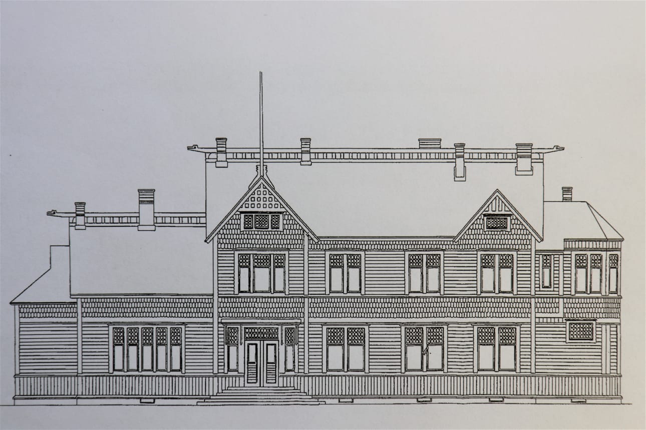 Kajaaniin vuonna 1905 valmistunut jugend-tyylinen asema on ainoa, jonka seinärakenne on pystyhirttä.
