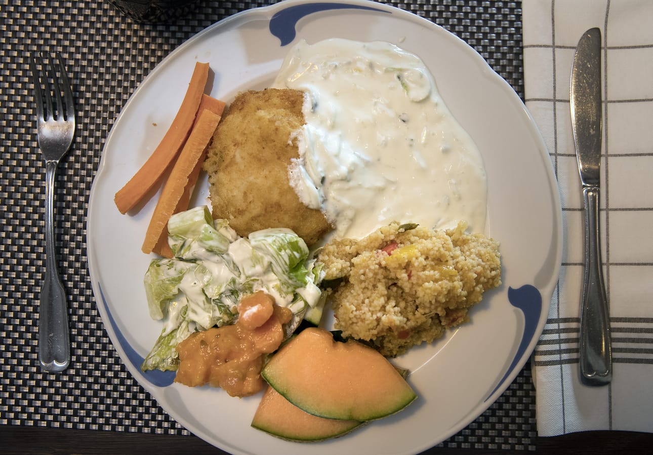 Ravintoloiden lounasruokaa jää usein yli. ResQ välittää ravintoloiden ylijäämäannoksia asiakkaille. Arkistokuva.