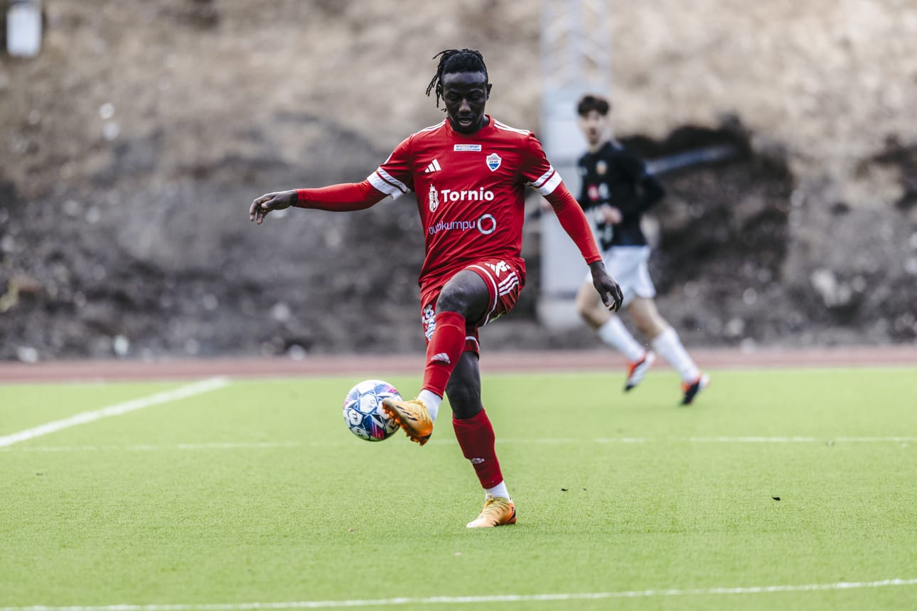 Oluwafemi Olubanjo Ajayi sai kunnian olla kauden ensimmäisen kotiottelun ensimmäinen maalintekijä.