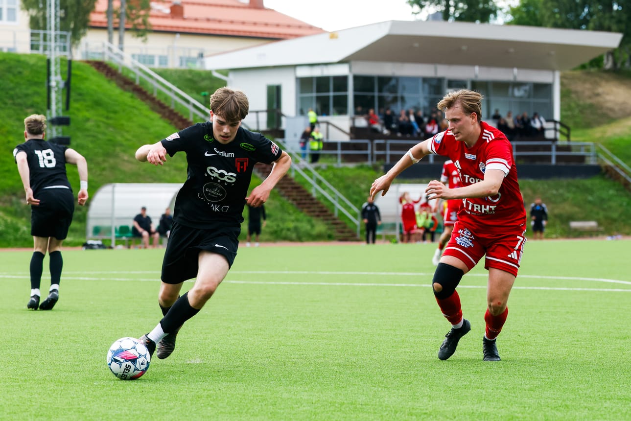 Hercules vei tämän ottelun. Kuvassa Jesse Kainu (vas) ja TP-47:n Miika Eskelinen.