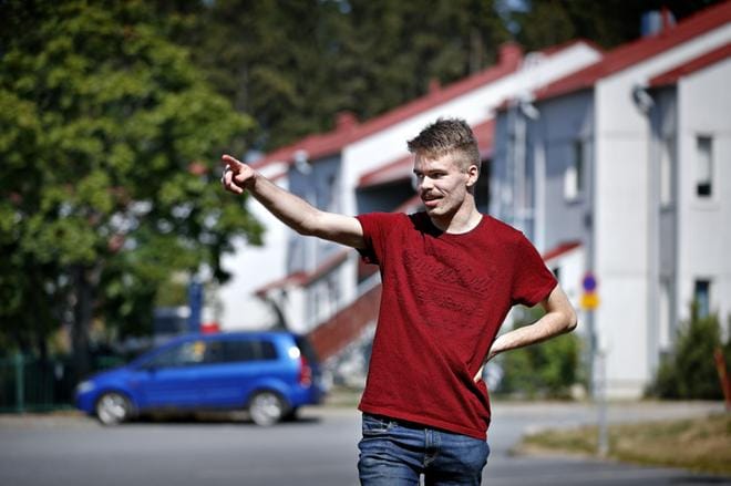 Olli Kuusisto,19, opiskelee Oulun Ammattikorkeakoulussa. Hän vuokrasi kesän ajaksi Seinäjoelta opiskelija-asunnon. Kuusisto ei olisi muuttanut soluasuntoon, koska hänellä on vuorotyö. Kesätyömajoitus onnistui kätevästi lyhyen opiskelija-asuntojen irtisanomisajan ansiosta. KUVA:TOMI KOSONEN
