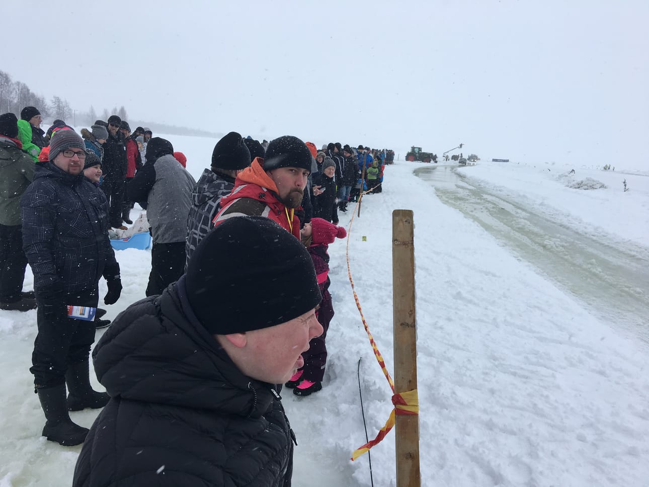 Keli oli raju, mutta yleisöä paljon paikalla.