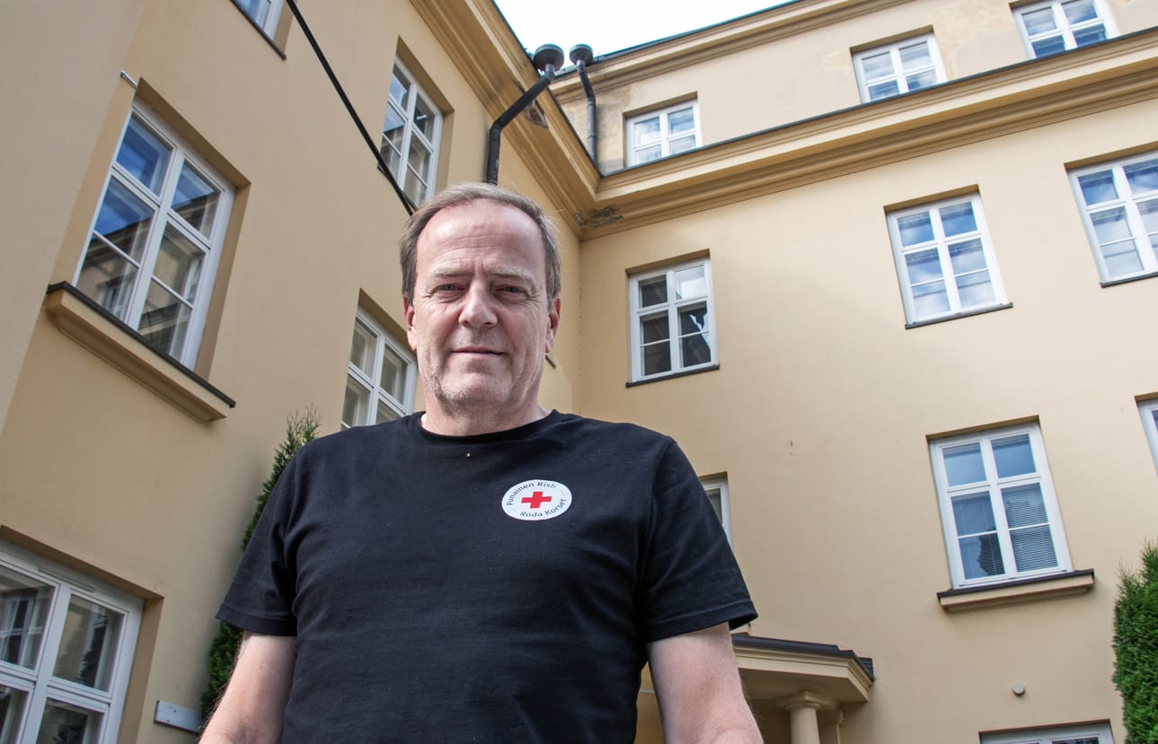Jari Rantala ehti työskennellä kuusi viikkoa ohjaajana turvapaikanhakijoiden vastaanottokeskuksessa Kristiinankaupungissa ja siirtyi tämä kuun alussa keskuksen johtajaksi. Keskuksessa on parikymmentä työntekijää ja asiakkaita 550, pääasiassa ukrainalaisia.