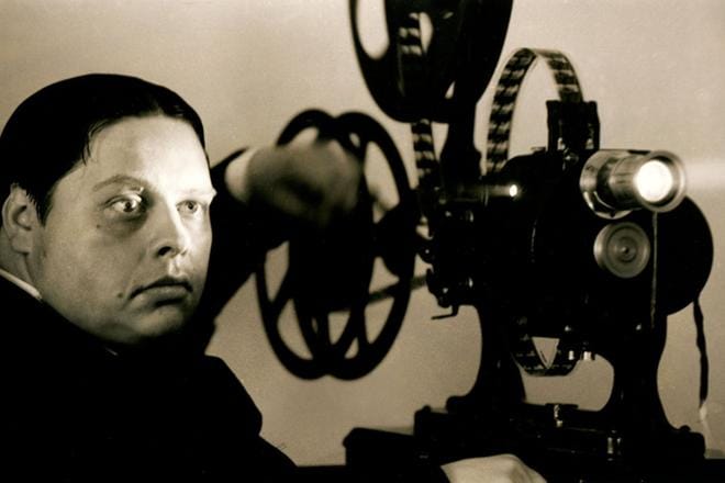 Seepiasävyisenen Hirviöitä ja ihmisiä kertoo Pietarista 1900-luvun alussa. KUVA: Intercinema Agency/Yle Kuvapalvelu