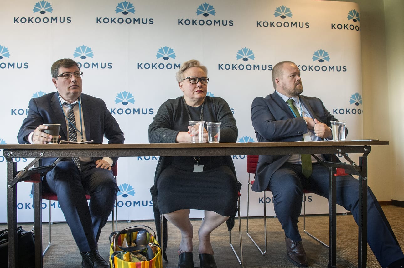 Kokoomuksen eduskuntaryhmän puheenjohtaja Arto Satonen, meppi Sirpa Pietikäinen ja puoluesihteeri Janne Pesonen pitivät tiedotustilaisuuden perjantaina kokoomuksen puoluekokouksessa.