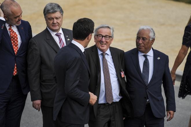 Muutamat valtiojohtajat tukivat Jean-Claude Junckeria torstaina Naton huippukokouksessa.