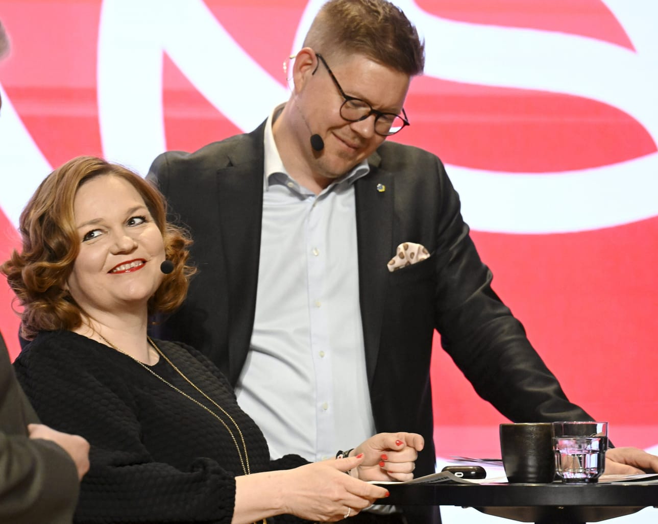 Puheenjohtajaehdokkaat Antti Lindtman ja Krista Kiuru SDP:n puheenjohtajakiertueen tapahtumassa Helsingissä kesäkuussa. LEHTIKUVA / JUSSI NUKARI
