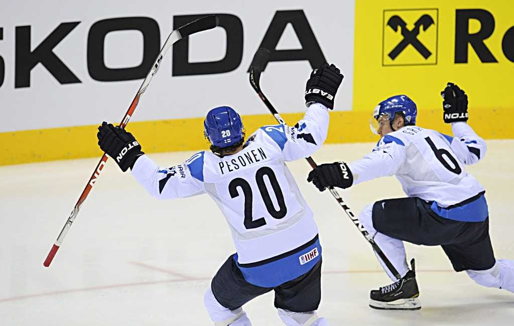 Mikael Granlund tuulettaa uskomatonta 1-0-maaliaan.